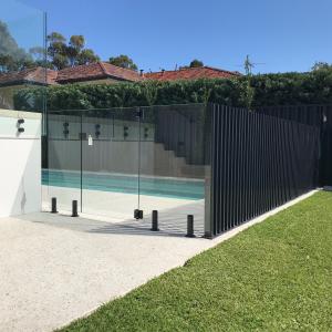 Precautions for installation of glass fence Precautions for installation of glass fence